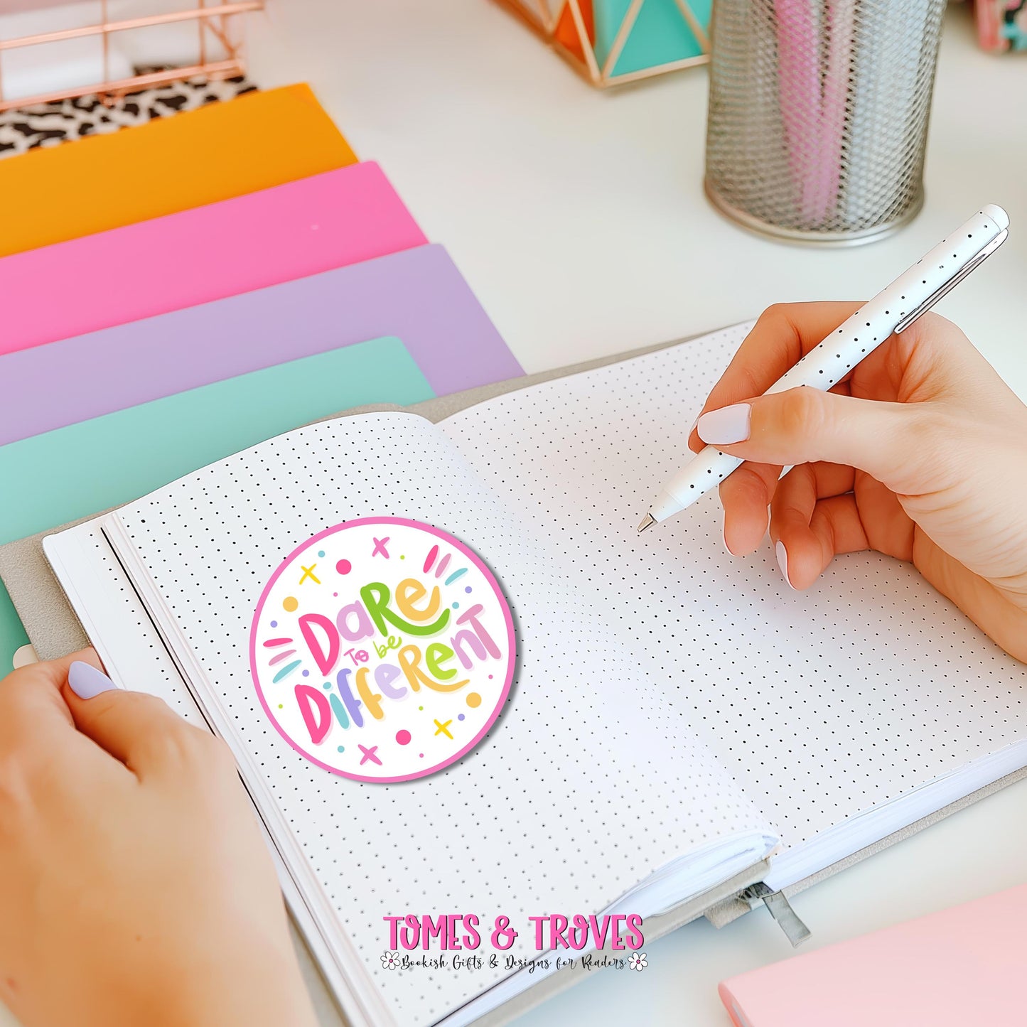 Autocollant "Dare To Be Different", autocollant rond en vinyle de 4 pouces, autocollant de motivation coloré, autocollant imperméable pour ordinateur portable, cadeau inspirant, santé mentale